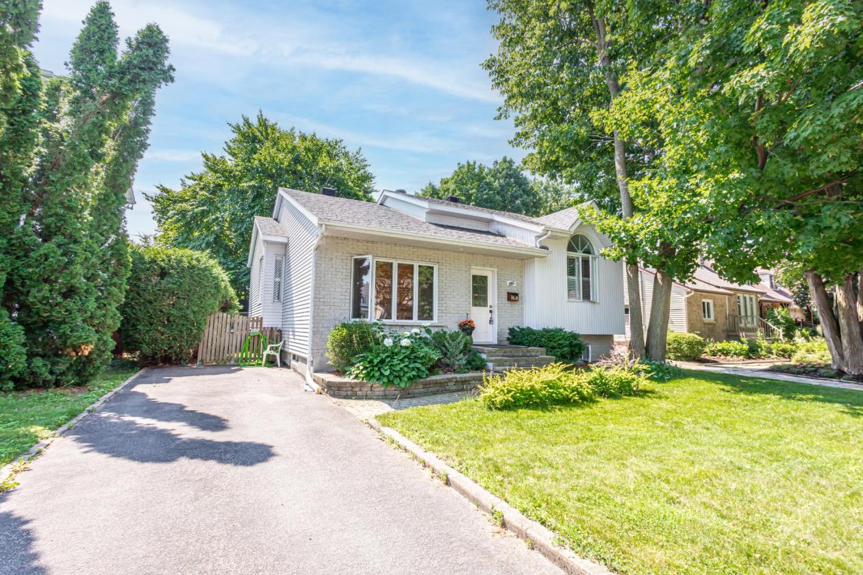 Sainte-Dorothée-Laval-Residential-House-for-Sale-(4545-meters)