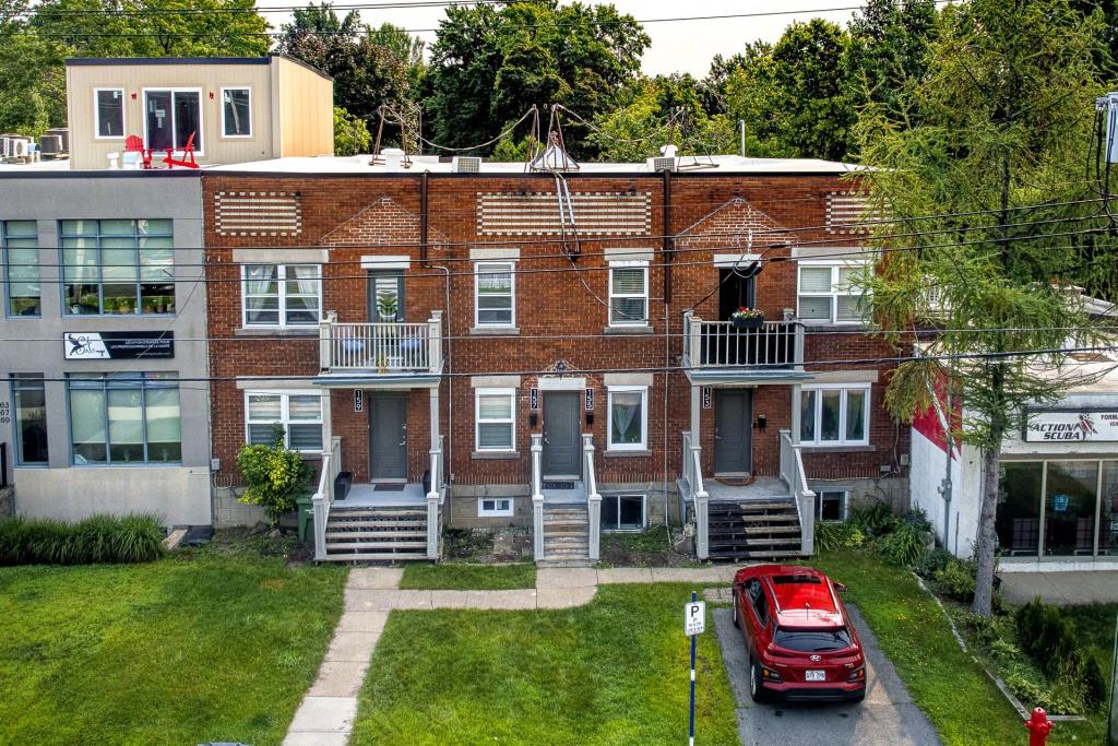 -Montreal-Residential-House-for-Sale-(5775-meters)